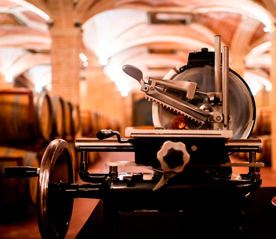 Corte de embutidos con máquina tipo Berkel